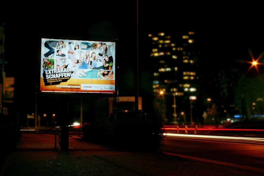 Megalight Plakat in Aachen zur Extraraum-Kampagne